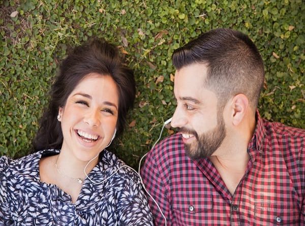 25 علامة تخبرك بأنه “شريك العمر كله”