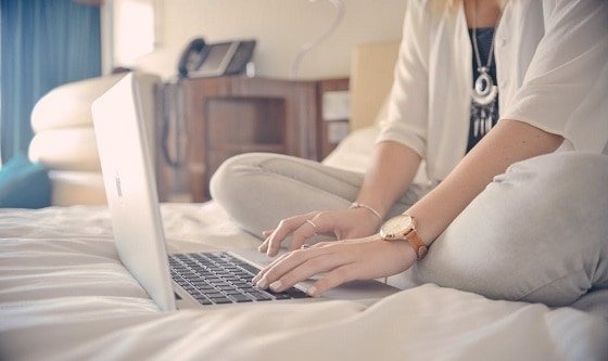 التحرش الإلكتروني … كيف تتغلبين على “الزومبي”؟