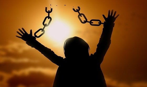 المرأة.. هي عدو المرأة الحقيقي