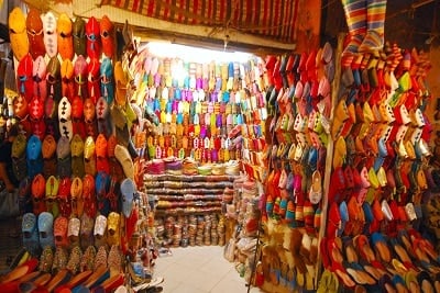 أحذية ملونة