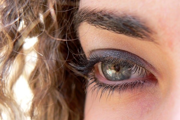 كيف أتعافى من غرام شاب يصغرني بـ 15 عاماً؟