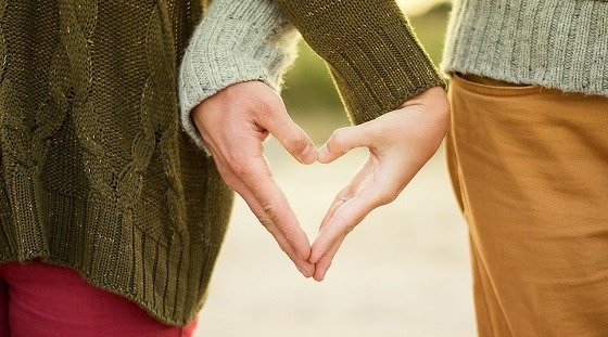 الحياة مع شريك/ة متعايش/ة مع فيروس نقص المناعة البشري