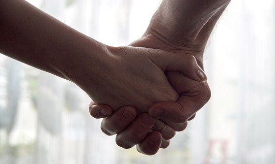 التعايش مع الإيدز