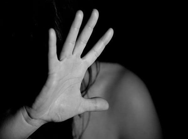 تركني بعد أن أرسلت له صوري عارية!