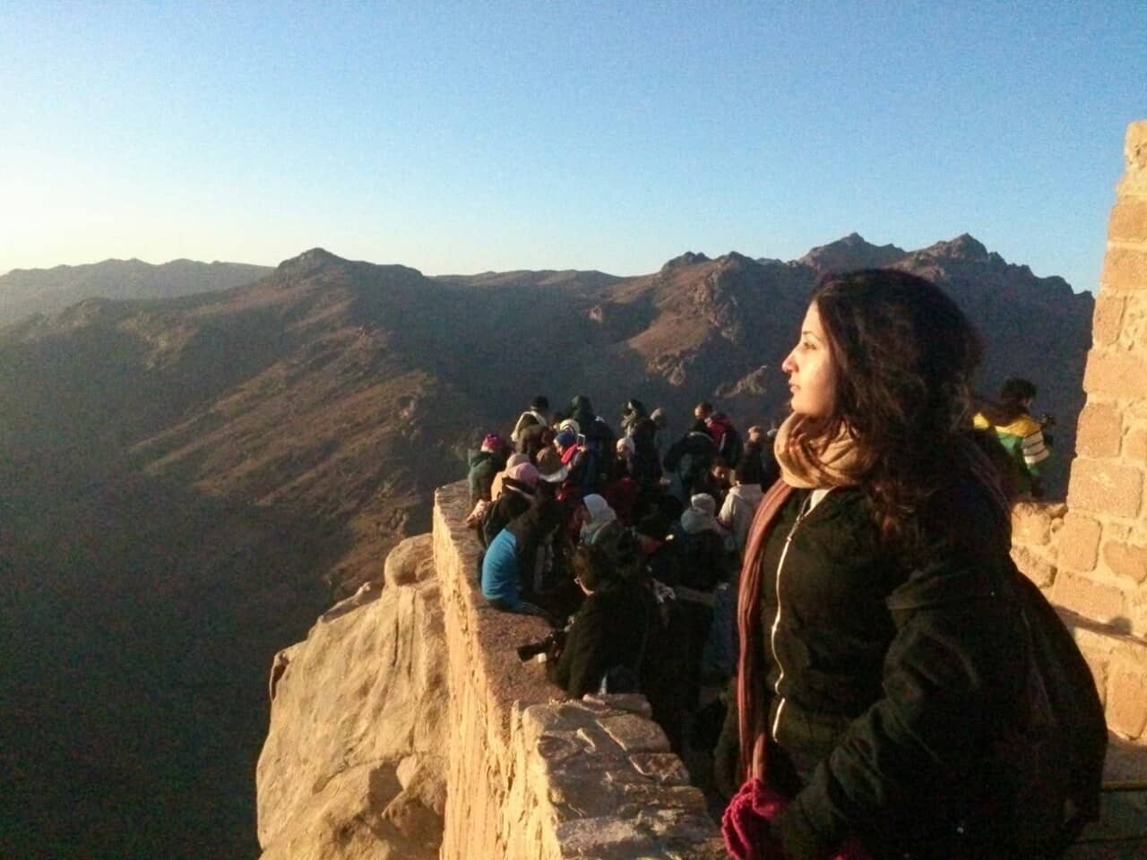 رشا الديب مذيعة راديو تهوى الكتابة والقفز بالمظلات