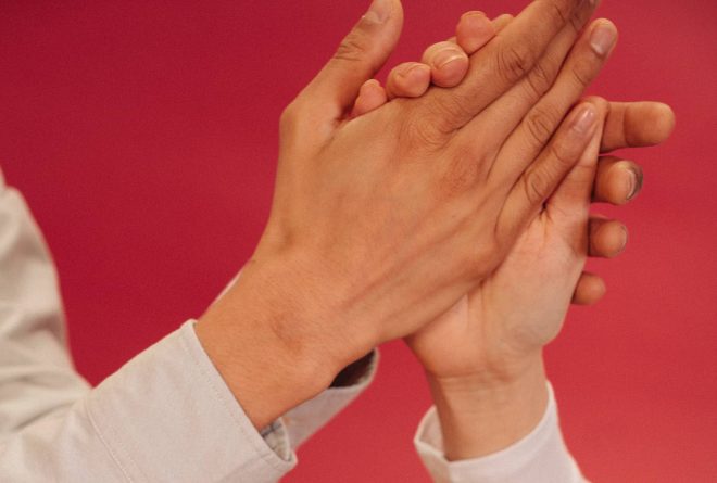 التعارف وطلب الصداقة