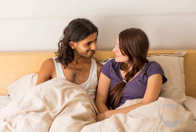 التحدث مع الشريك/ة عن الجنس والحميمية
